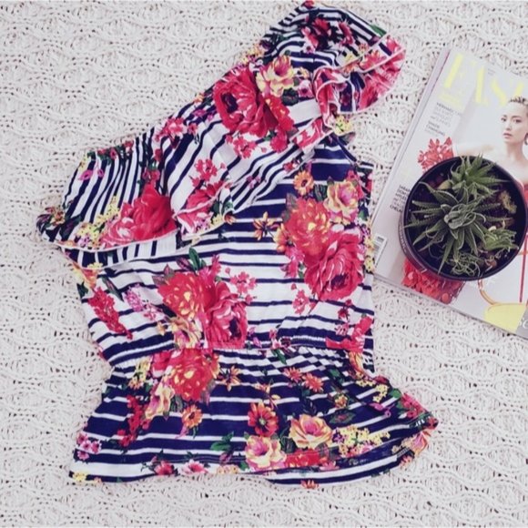 Almost Famous Off the Shoulder Puplum Print Top- Size S - Picture 7 of 7